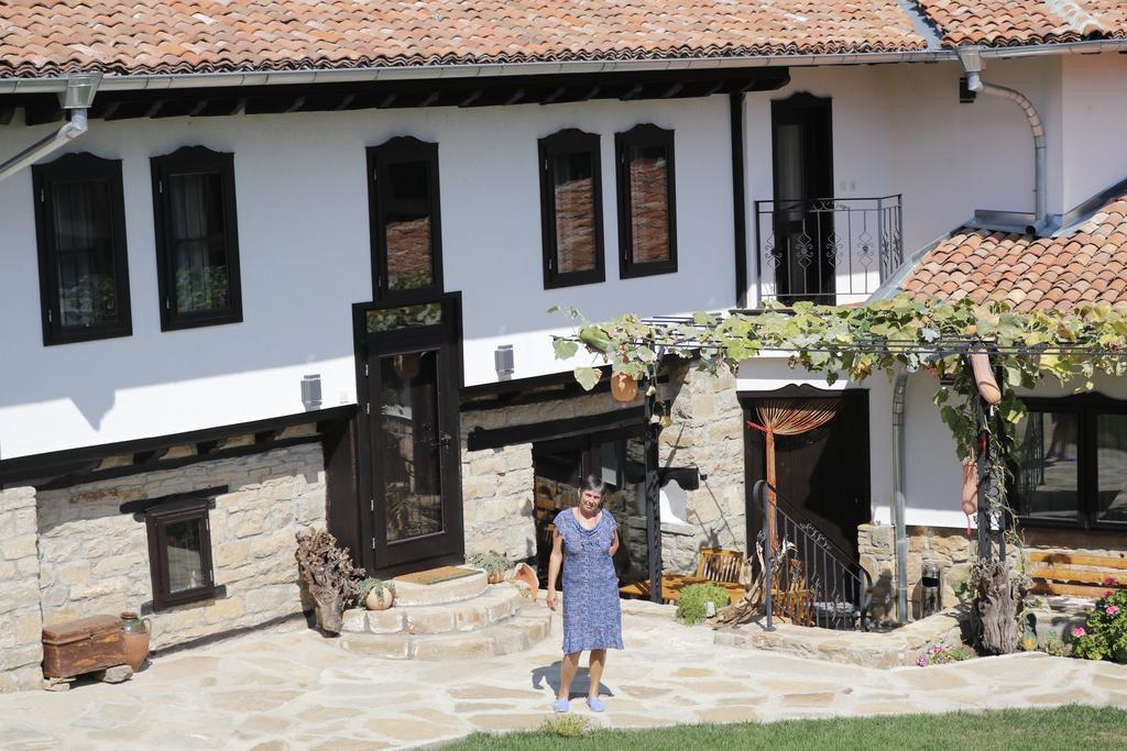 Guest House Epochs Since 1871 Lyaskovets Zewnętrze zdjęcie