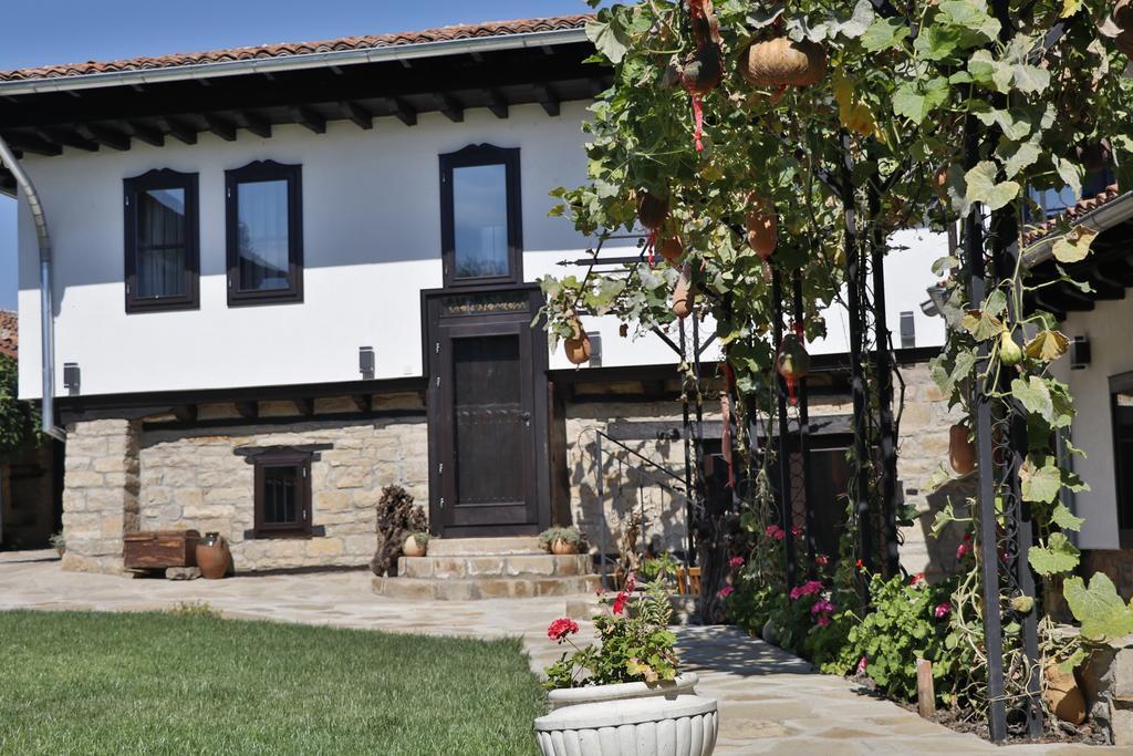 Guest House Epochs Since 1871 Lyaskovets Zewnętrze zdjęcie